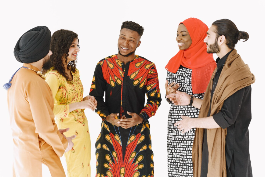 People from different cultures talking and using gestures, showing cultural gesture differences.